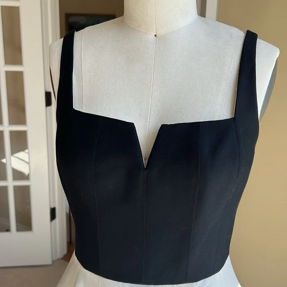 Absolutely stunning HALSTON Heritage Evening collection - Picture 2 of 11